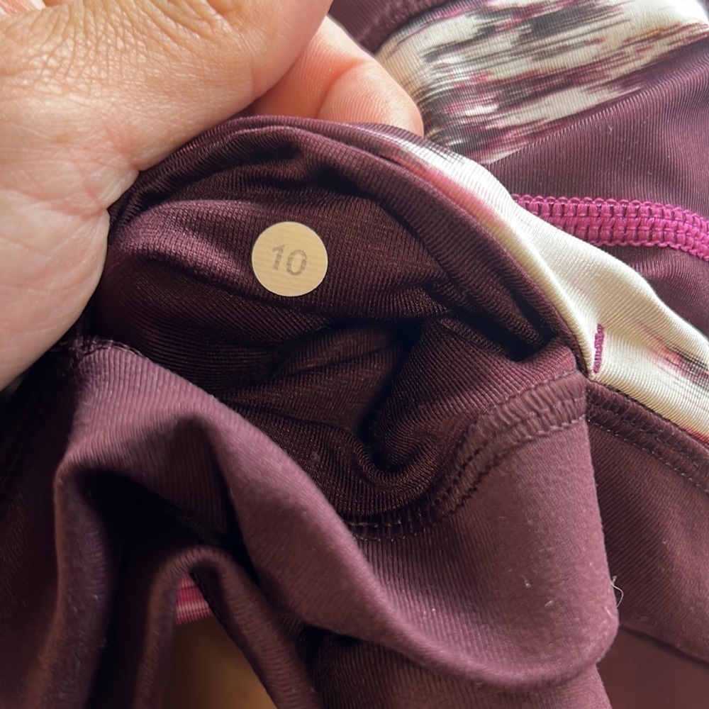 LULULEMON BOOGIE SHORTS Bordeaux Drama Berry Rumble REVERSIBLE size 10 - Picture 4 of 4